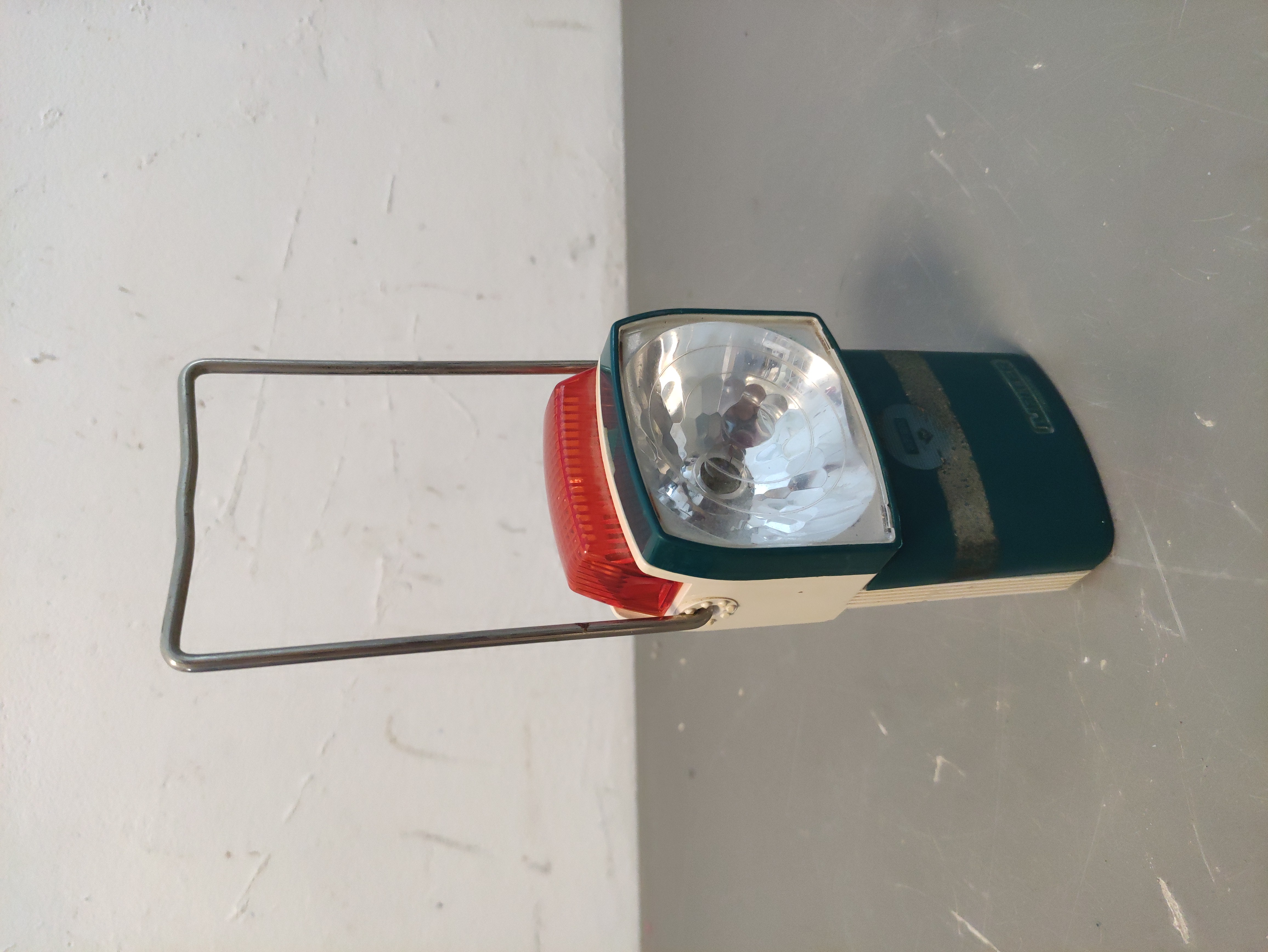 linterna pila petaca plastico metal 15.2-24.4x7.7x4.5 1u